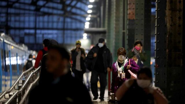 Provincia de Buenos Aires restringe la circulación nocturna para reducir el contagio de coronavirus (Natacha Pisarenko / AP).