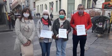 Padres de chicos asaltados en pleno Centro de Córdoba.
