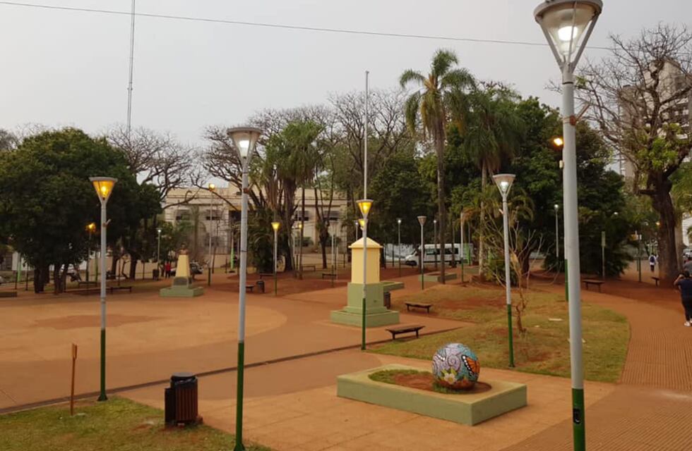 La Municipalidad de Iguazú continúa la instalación de luces en plazas y espacios públicos