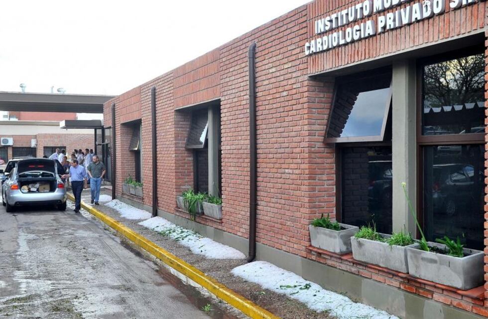 Córdoba: murió un hombre de 70 años e investigan si cayó del techo