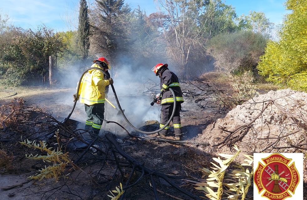 Bomberos de Claromecó combatieron un incendio en un terreno sobre calle 19