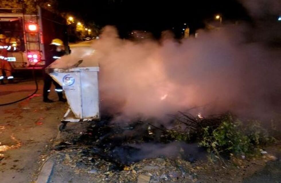 Violento accidente e intervención de bomberos por dos siniestros