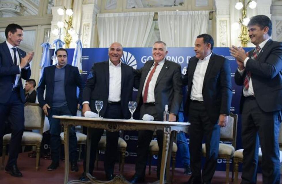 Se realizó la apertura de sobres de licitación para obras el interior tucumano