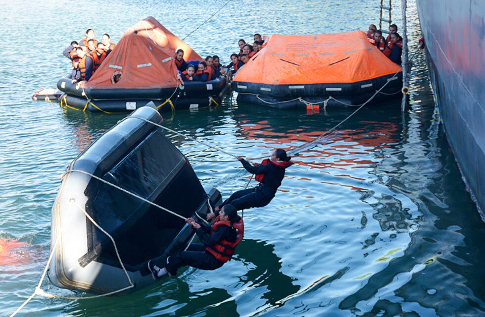 Puerto Belgrano: aspirantes navales de primer año realizan instrucción en la ESSA