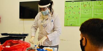 Este viernes habrá nuevos hisopados en Instituto, previo al cotejo con Ferro. (Prensa IACC).