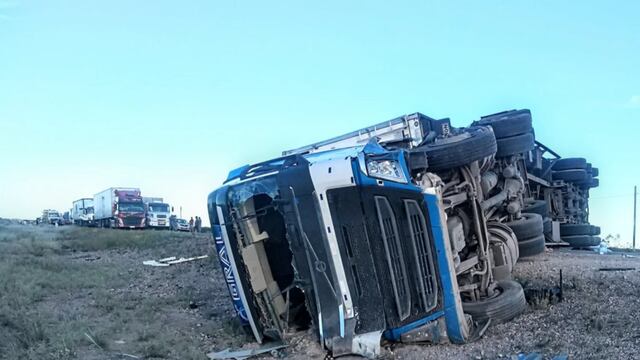Un hombre de Cerri y su hija murieron en un choque en la Ruta 22. La comunidad se moviliza para trasladar sus restos.