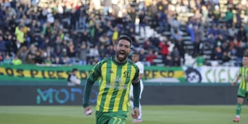 Aldosivi sorprende y vence por 1-0 a Independiente en Mar del Plata.