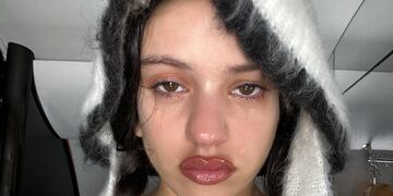 El emotivo video de Rosalía llorando en su último concierto antes de separarse de Rauw Alejandro