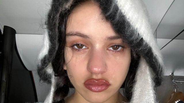 El emotivo video de Rosalía llorando en su último concierto antes de separarse de Rauw Alejandro
