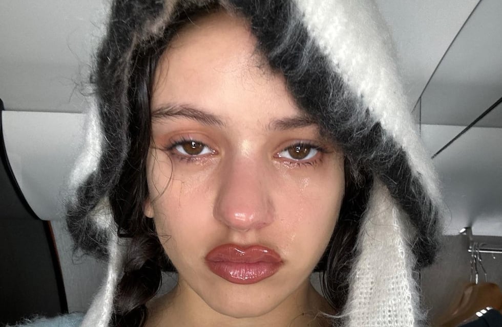 El emotivo video de Rosalía llorando en su último concierto antes de separarse de Rauw Alejandro