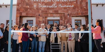 Con el respaldo de la Provincia, se inauguró un centro comunitario que lleva el nombre de Lastenia del Carmen Salva de Valeriano.