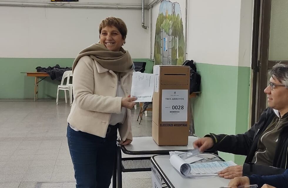Elecciones 2023 en Tres Arroyos: Votó Claudia Cittadino