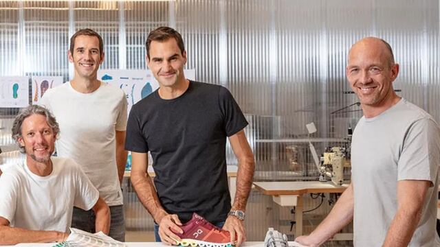 Roger Federer y parte del equipo de On Running, con el que inició una nueva etapa en cuanto a desarrollo de zapatillas e inversiones. (On Running)