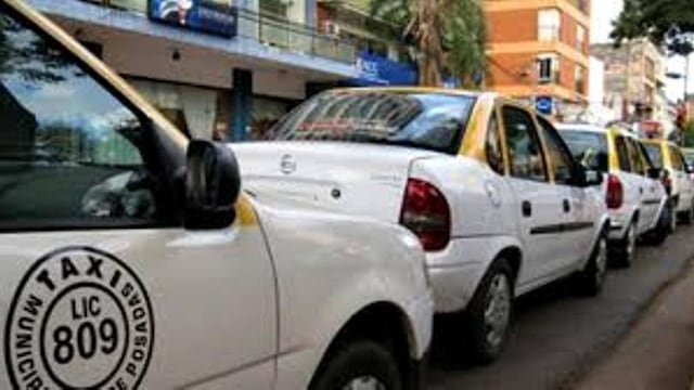 Nueva tarifa de taxis en Posadas: $140 la bajada de bandera.