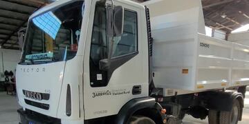 La Dirección de Vialidad Rural  suma un nuevo camión IVECO y maquinaria con una inversión millonaria