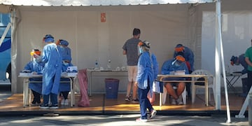 Sigue la vacunación en Córdoba, en este caso a profesionales de la salud de más de 60 años.