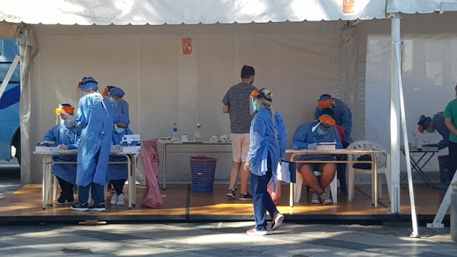 Sigue la vacunación en Córdoba, en este caso a profesionales de la salud de más de 60 años.