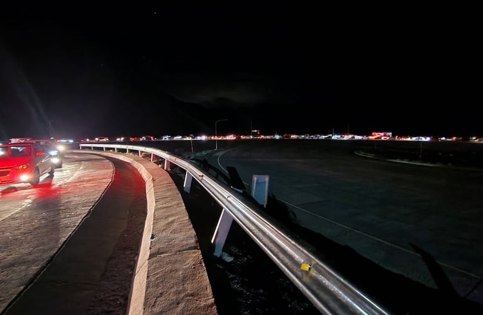 Larga espera de chilenos en Alta Montaña y kilómetros de fila para pasar a Mendoza