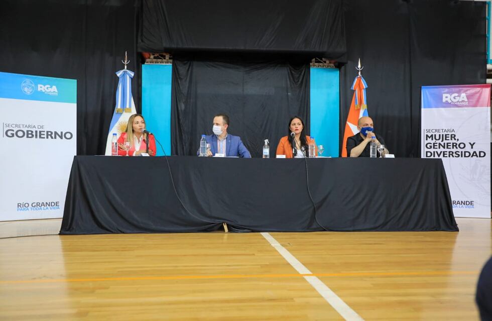 Municipales recibieron certificados de “Ley Micaela”