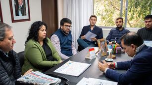 Lisandro Aguiar (derecha) encabezó la reunión en el Concejo Deliberante de San Salvador de Jujuy.