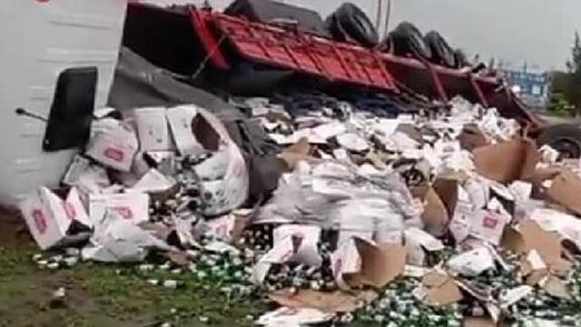 Volcó un camión con latas de cerveza en Orán