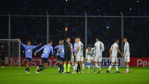 La expulsión a Matías Moreno contra Central Córdoba. Belgrano lo pierde por dos partidos.