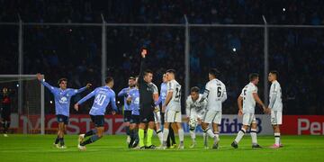 La expulsión a Matías Moreno contra Central Córdoba. Belgrano lo pierde por dos partidos.