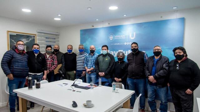 El intendente firmó el acto administrativo de promulgación de la ordenanza que establece una nueva regulación para el servicio de remises en la ciudad.