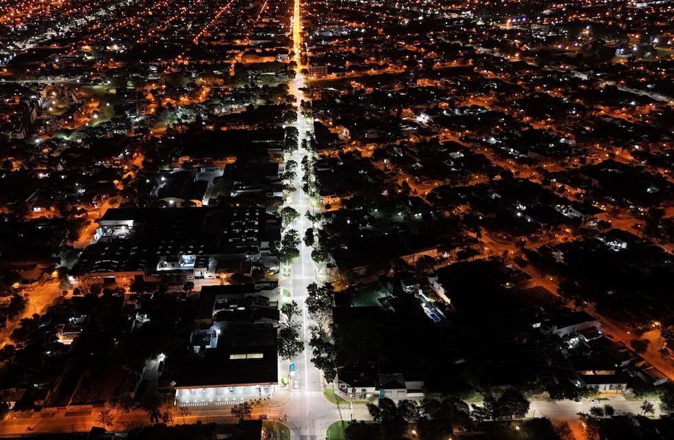 Bv. Santa Fe ya brilla con iluminación LED en toda su extensión