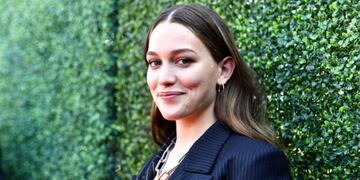 Victoria Pedretti, la protagonista de You, publicó en su Instagram una foto en microbikini con transparencias