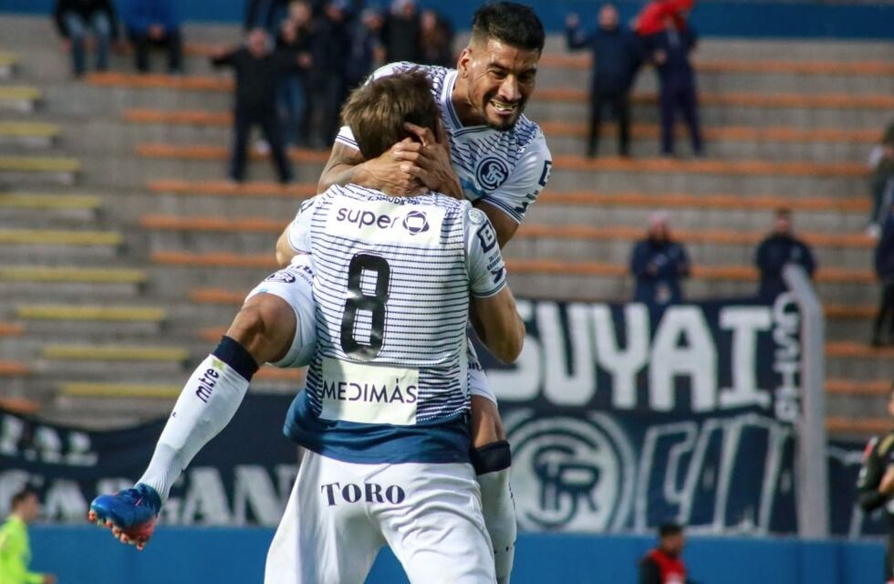 Independiente Rivadavia ganó 2-0 ante Estudiantes de Buenos Aires en San Luis