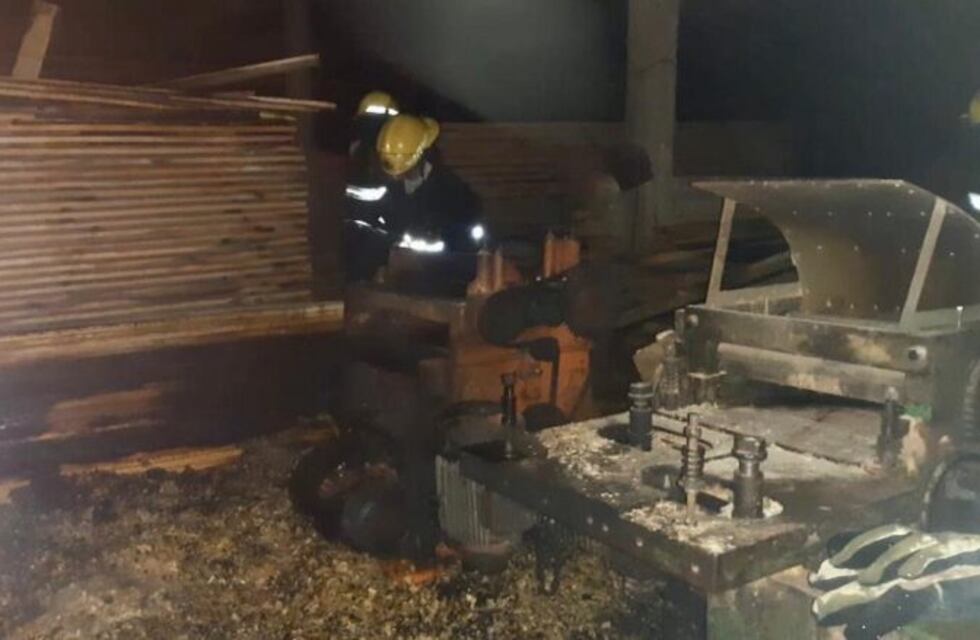 Bomberos sofocaron un incendio en un aserradero de Iguazú