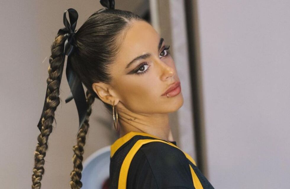 Tini Stoessel se llevó todas las miradas en Instagram con un vestido de encaje negro y perlas