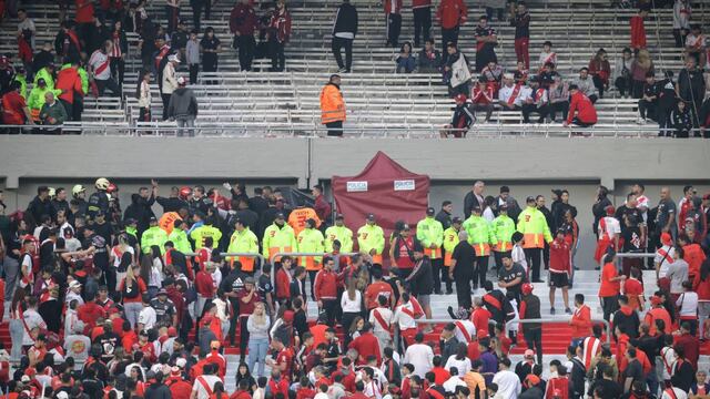 Tragedia en el Monumental: un hincha millonario falleció durante el partido entre River y Defensa. (Fotobaires)