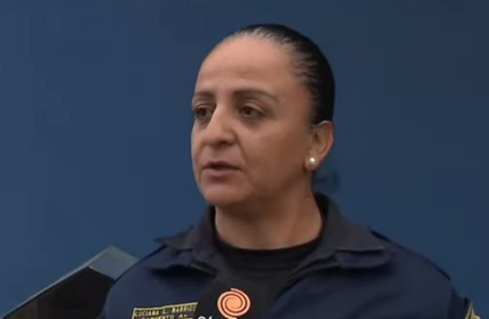 La policía que cobijó a los niños que deambulaban solos y desabrigados se ofreció a recibirlos en guarda