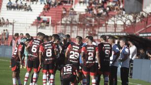 Instituto perdió con Barracas con fallos polémicos (cuando no) y el final fue con incidentes(Federico López Claro / La Voz)