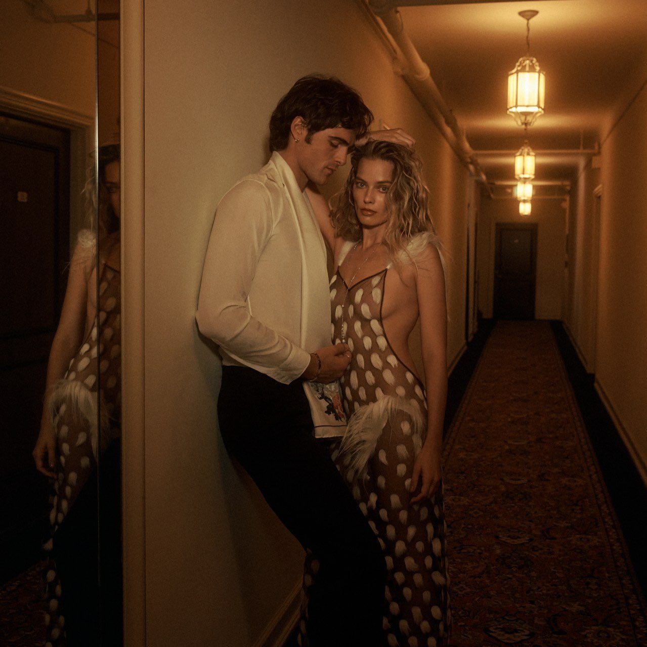 Margot Robbie junto a Jacob Elordi.