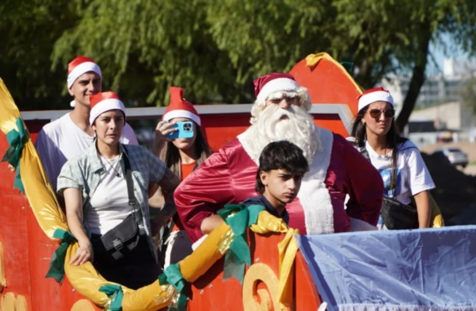 Quién es Remo, el Papá Noel de Córdoba que hizo su última caravana este 24