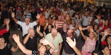 En el lugar había 500 adultos mayores