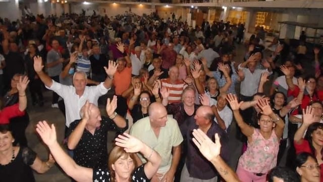 En el lugar había 500 adultos mayores