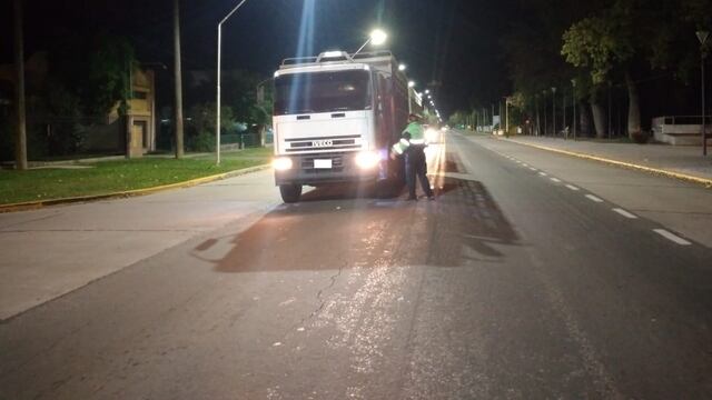 Camión detenido por no respetar el desvío del tránsito pesado