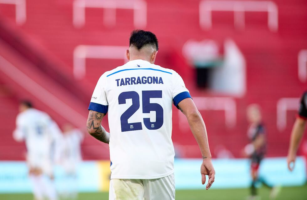 Su amor por Talleres conmovió a Tarragona: el tremendo gesto del delantero con una pequeña hincha