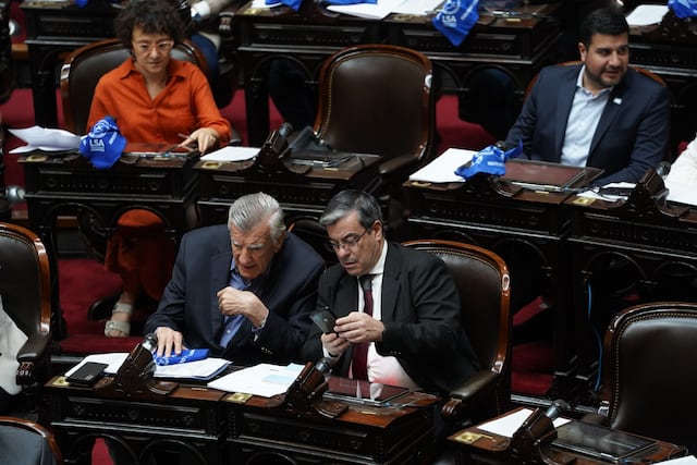 Germán Martínez se cruzó con José Luis Espert durante el homenaje a Hebe de Bonafini (Foto: Clarín)