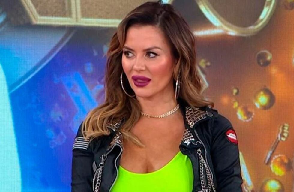 Con una microbikini amarilla y sin corpiño, Karina Jelinek sorprendió a sus seguidores de Instagram: “Pura piel”