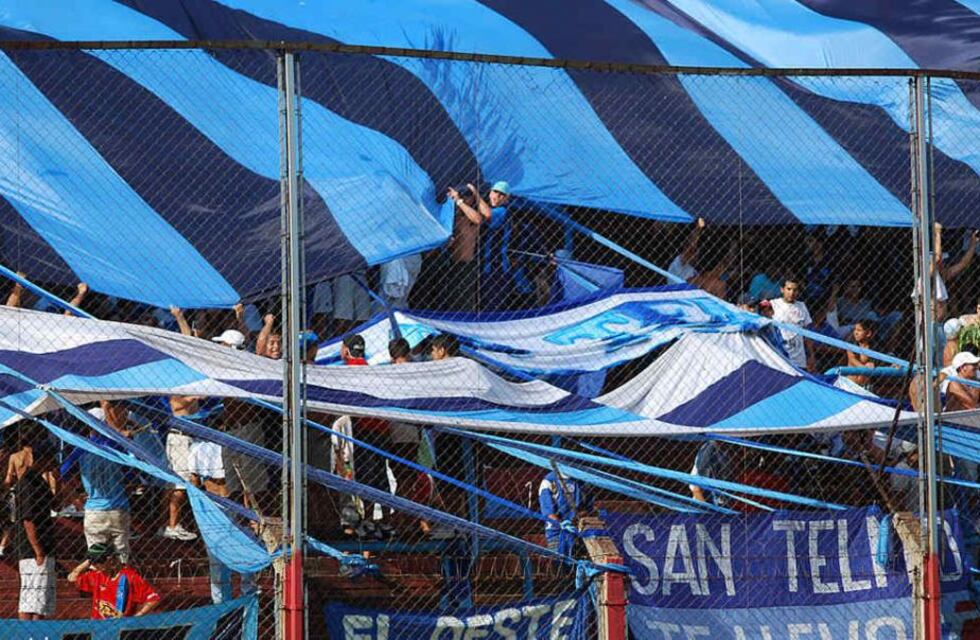 Hinchas de San Telmo cortaron la Autopista Buenos Aires - La Plata hacia Capital por un partido