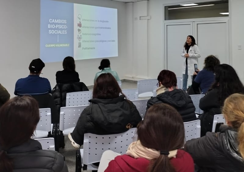 Capacitación sobre alimentación segura y saludable en residencias para personas mayores
