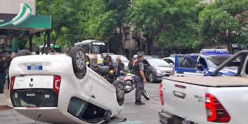 Un auto volcó en el corazón de Nueva Córdoba.