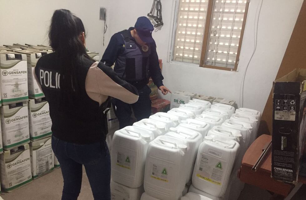 La Tordilla: la policía recuperó una camioneta y agroquímicos que habían sido robados