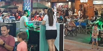 Noche de DJ y Plaza Feria en el bv. Santa Fe hecha peatonal