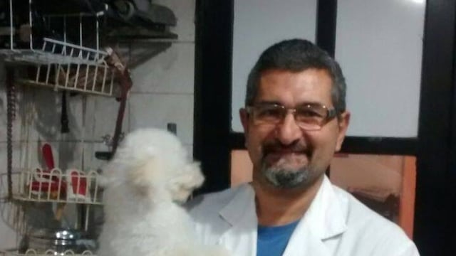 Ricardo González, médico veterinario.